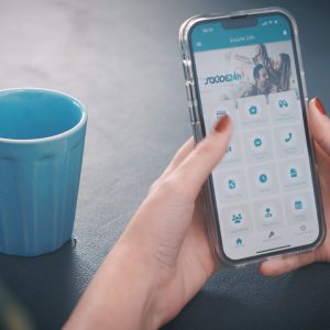 usuário usando app Saúde24h